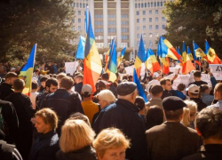 Протесты в режиме нон-стоп перед президентурой! Организаторы сегодняшнего митинга заявляют, что люди будут мирно протестовать до тех пор, пока власть не уйдет в отставку!