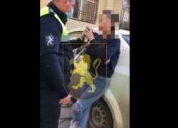 21-летняя девушка управляла автомобилем в пьяном виде и без водительских прав