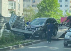 В столице повалили еще один столб