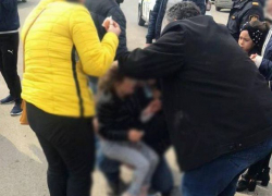 Женщину с несовершенной дочерью сбил автомобиль в Дрокии