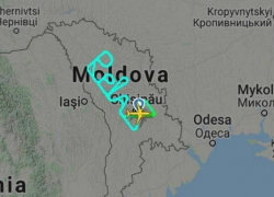 Самолет молдавской компании в воздухе у украинской границы «написал» слово «расслабьтесь»