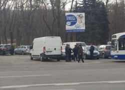 На Скулянке вновь встали троллейбусы - и снова из-за беспечной парковки, это входит в норму