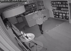 «Надел парик и пошел воровать» - в Криулянах задержан молодой человек, ограбивший магазин сотового оператора