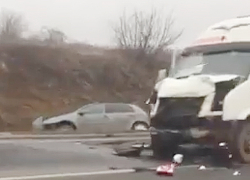 Перелом позвоночника получил водитель легковушки, протаранивший маршрутку в Хынчештах 