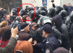 Министра юстиции и МВД просят наказать виновных в применении слезоточивого газа в суде Оргеева