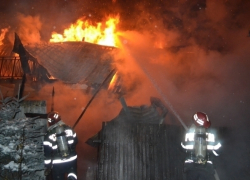 В одном из сёл Новоаненского района вспыхнул сильный пожар