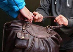 Жительницу ограбили на глазах у прохожих в столице: «Я благодарна, что осталась невредима» 