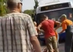 Сбитую троллейбусом в Кишиневе женщину сняли на видео