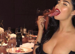 Наевшая огромные бедра для схожести с Кардашьян топ-модель сексуально съела десерт