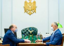 Додон обсудил ряд важных вопросов с российским послом Васнецовым