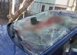 "Любовь и кровь" по-молдавски: женщина разгромила автомобиль обидевшего ее любовника