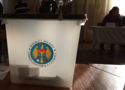 На трех избирательных участках на Ботанике около 40 минут не было света