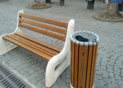 На пешеходной улице Кишинева установили множество скамеек