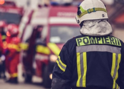 Пожар в Вадул-луй-Водэ: спасатели вынесли из дома прикованную к постели женщину