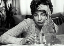 Алкоголь в Молдове: женщины сокращают потребление, мужчины остаются при своем