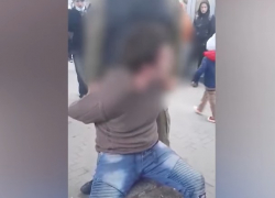 На Центральном вокзале двое напившихся молодчиков стали нападать на прохожих 