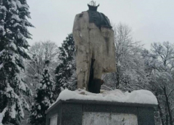 Самого известного украинского поэта обезглавили во Львовской области