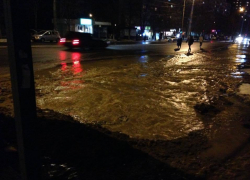 Московский проспект затопило из-за прорыва водопровода