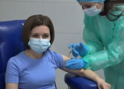 Майя Санду еще раз сделала прививку