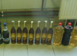 Тайник с вином и коньяком обнаружили россияне в молдавском микроавтобусе