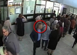 Ловкого карманника, обокравшего женщину в столичной больнице, "выдала" камера видеонаблюдения