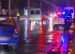 В Кишиневе гонщик сбил мальчика с сестрой и бабушкой на переходе, ребенок в коме