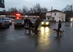 Террорист захватил в заложники женщин и детей в отделении почты: видео с места событий