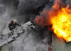 Срочно: горит многоэтажный жилой дом на Ботанике