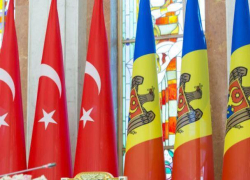 Молдова получила от Турции 70 тыс. доз вакцины от ковида