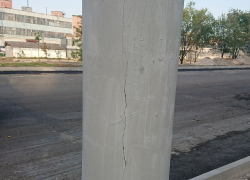 Кишиневский "столбняк": на Албишоаре трещины в столбах скрывали за новой краской