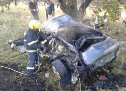Автокатастрофа в Штефан Водэ: пассажиры и водитель погибли в горящей машине 