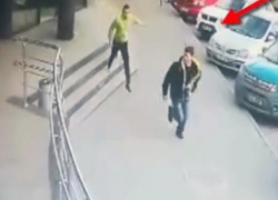 Ограбившая косметический магазин в Кишиневе глупая парочка попала на видео