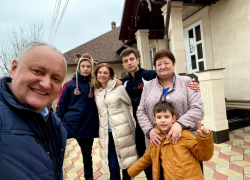 Игорь Додон поздравил с Рождеством Христовым