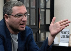 Суд велел Усатому извиниться перед Додоном