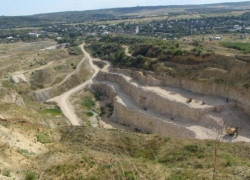 В песчаный карьер Гидигич упали два ребенка