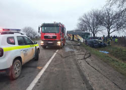 Двое человек погибли в результате аварии с участием рейсового автобуса