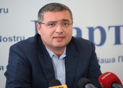 Усатый сбежал из страны: "Тебя посодют, а ты не воруй!"