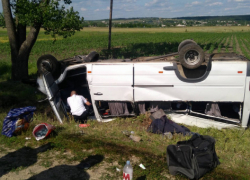 Два человека погибли и семеро получили ранения в жутком столкновении маршрутки с иномаркой