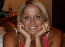 Красавица-блондинка начала заниматься сексом с 15-летним школьником