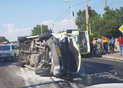 Микроавтобус перевернулся после столкновения с автомобилем ВАЗ у Пересечино 