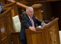 Депутат-долгожитель может остаться без мандата