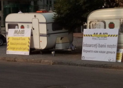 У MAIB протестуют жертвы ограбления: «Все было организовано изнутри!»