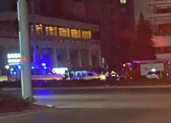 Перед заброшенной гостиницей National произошла потасовка, пьяный мужчина столкнул в фонтан своего приятеля