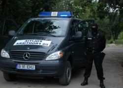 Ясская пограничная полиция: фальшивые паспорта и удостоверение, а также езда без прав по Румынии