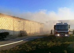 Масштабный пожар вспыхнул на складе в Оргеевском районе 