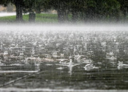 Воскресенье будет жарким и дождливым 