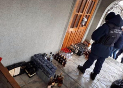 Мечта алкоголика: огромные запасы спиртного нашли у подпольных изготовителей в Сороках
