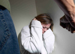 Житель Молдовы после переезда в Италию превратился в домашнего насильника