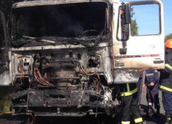 Грузовик с песком загорелся на трассе Чимишлия - Комрат