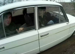 Пьяные школьники уснули во время угона автомобиля в Тирасполе